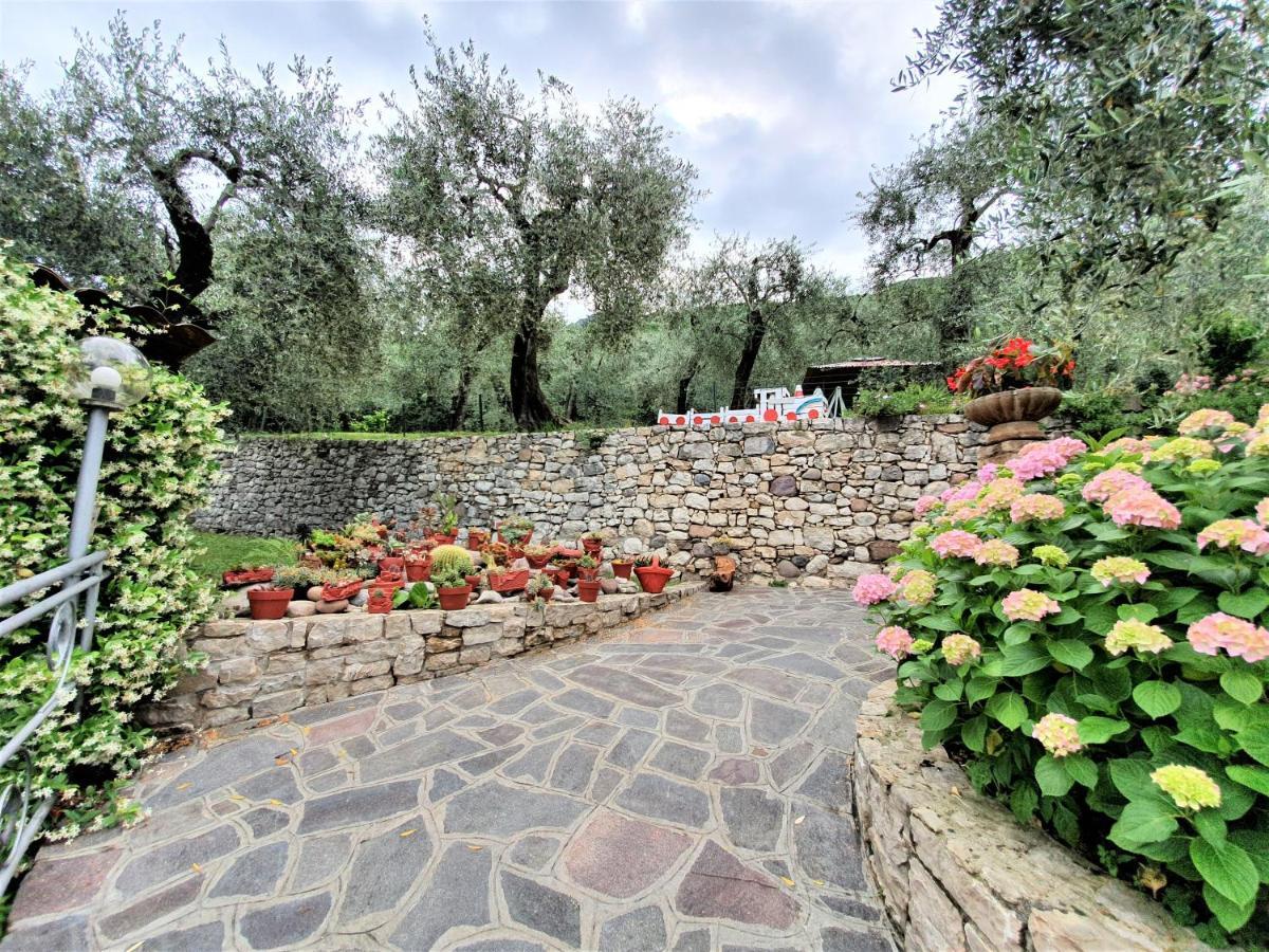 Casa Valenti Apartment Brenzone sul Garda Bagian luar foto