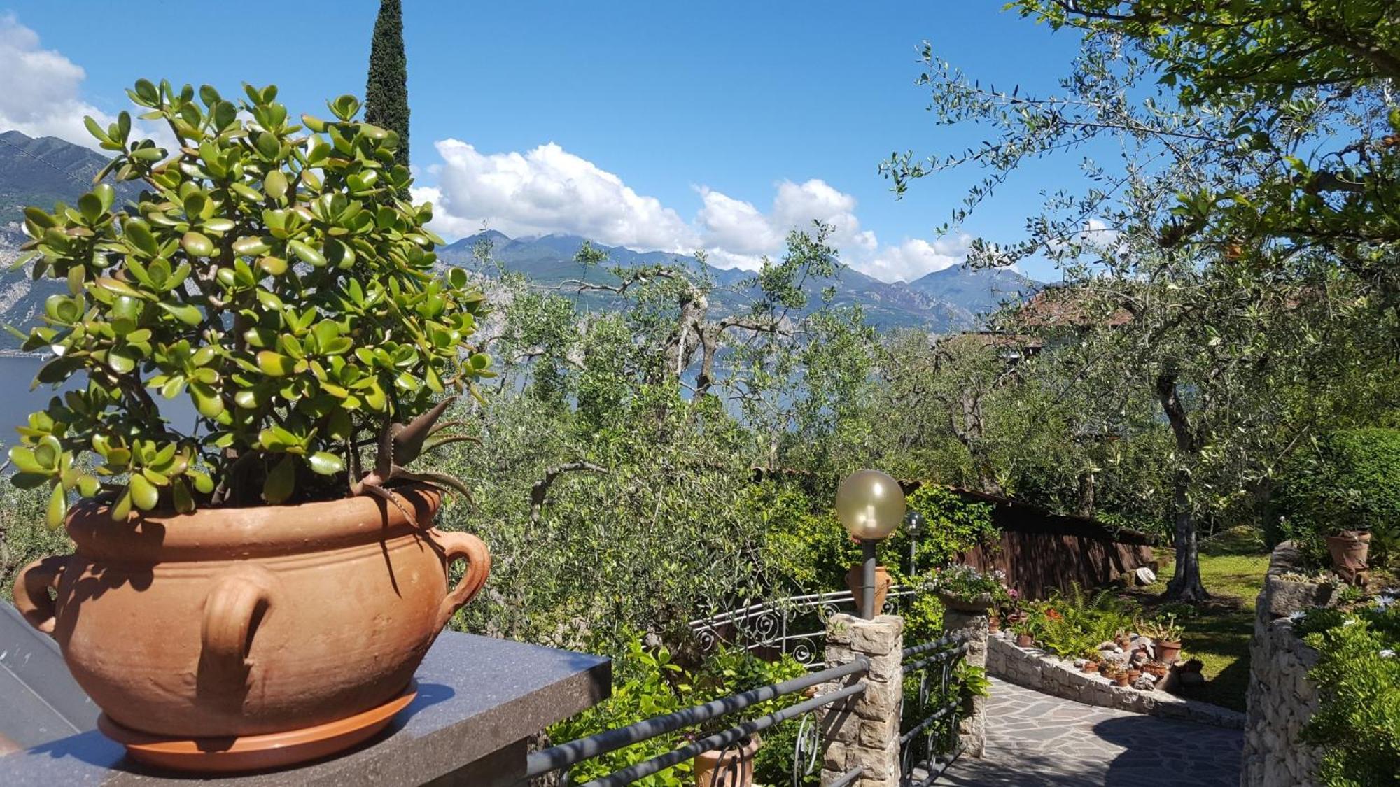 Casa Valenti Apartment Brenzone sul Garda Bagian luar foto